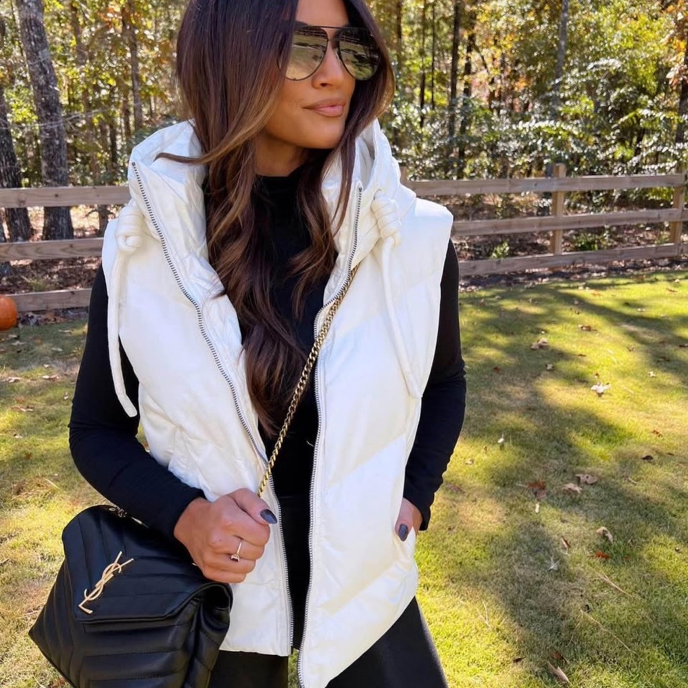 White Puffer Vest shop these three boutique women’s small